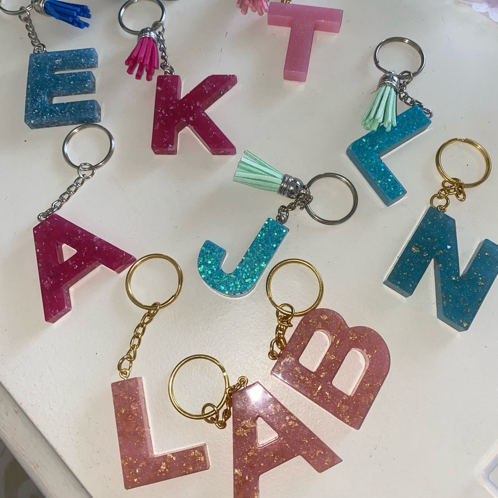 Resin Initial keychains !